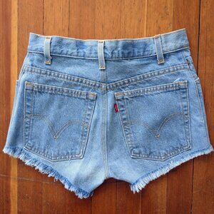 NWT levi’s classic relaxed 550 Cut Off Jean Shorts Light Wash Frayed Denim Hem